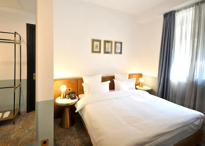 Castor & Pollux Hotel